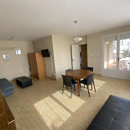 3 Pieces Avec Terrasse Et Parking A Canet-plage - Fr-1-696-101 * Кане