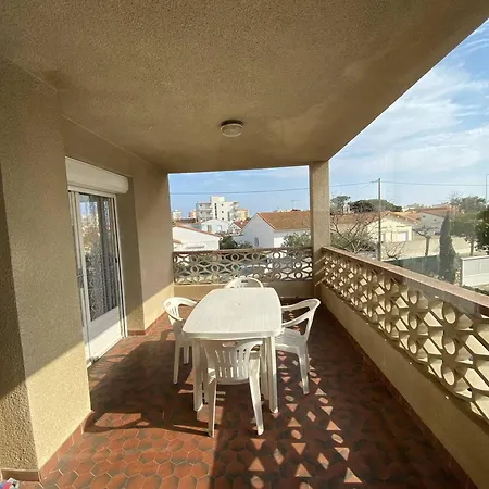 Appartement 3 Pièces Avec Terrasse Et Parking à Canet-plage - Fr-1-696-101 *
