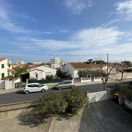 3 Pieces Avec Terrasse Et Parking A Canet-plage - Fr-1-696-101