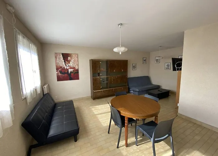 3 Pièces Avec Terrasse Et Parking à Canet-plage - Fr-1-696-101