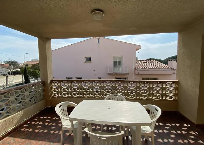 Appartement 3 Pièces Avec Terrasse Et Parking à Canet-plage - Fr-1-696-101