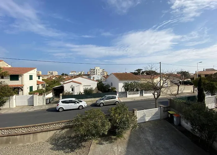 3 Pièces Avec Terrasse Et Parking à Canet-plage - Fr-1-696-101