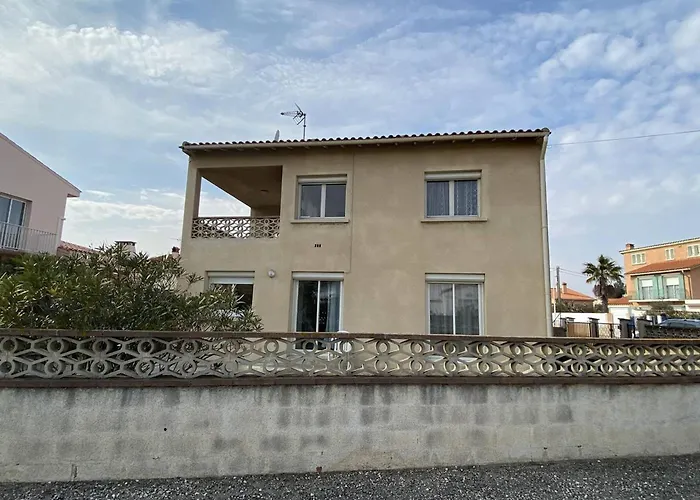Appartement 3 Pièces Avec Terrasse Et Parking à Canet-plage - Fr-1-696-101 *
